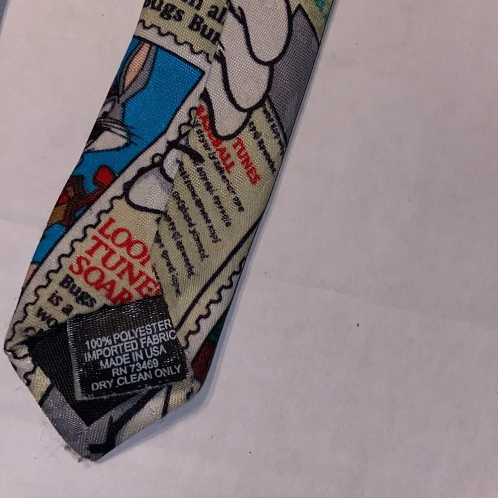 Vintage 1997 Bugs Bunny reading an Acme newspaper neck tie